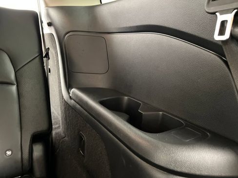 Used 2025 Nissan Pathfinder SL FWD image 39