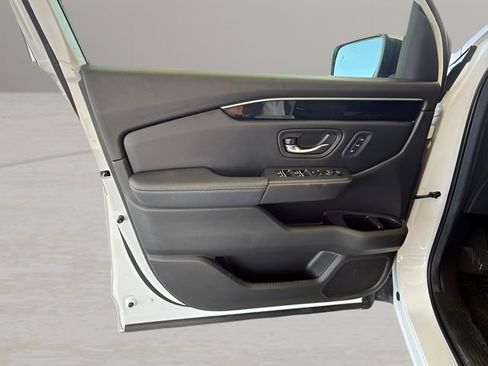 Used 2025 Honda Pilot EX-L image 15