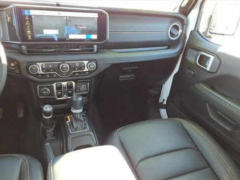 Used 2024 Jeep Gladiator Sport w/ Premium Package image 16