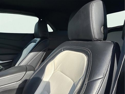 Used 2024 Chevrolet Camaro LT w/ Technology Package image 10