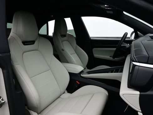 New 2026 Porsche Macan 4S Electric AWD/4WD image 18