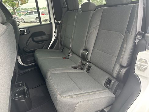 New 2025 Jeep Gladiator Sport image 45