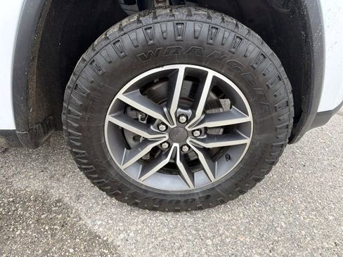 Used 2022 Jeep Grand Cherokee Limited image 30