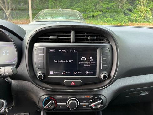 Used 2025 Kia Soul LX w/ LX Technology Package FWD image 17