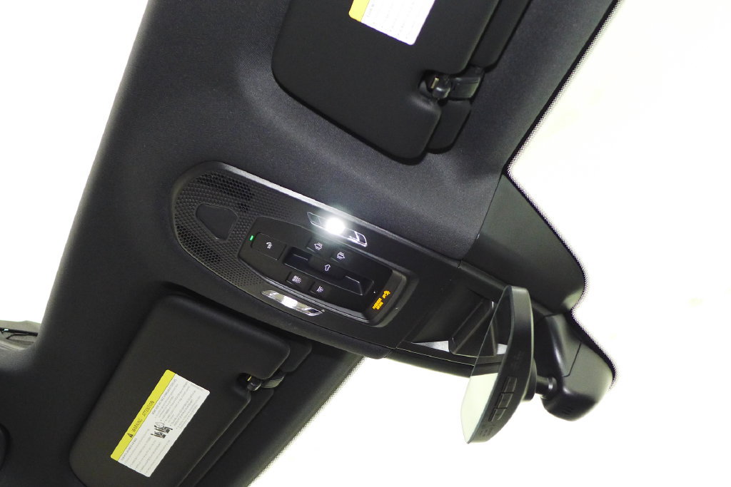 Used 2025 Porsche Cayenne AWD/4WD image 17