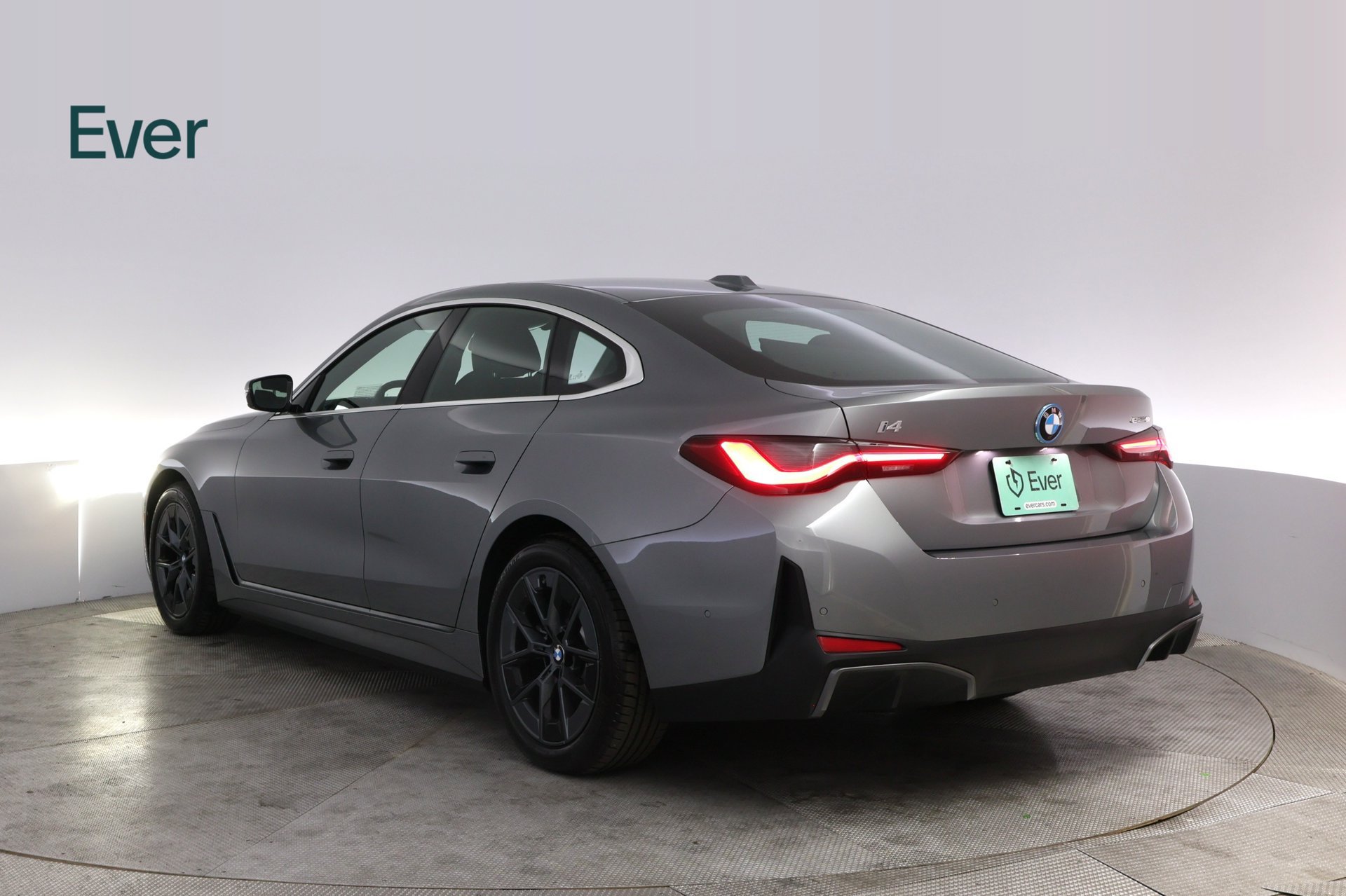 Used 2025 BMW i4 eDrive40 w/ Parking Assistance Package RWD image 17