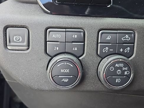 Used 2024 Chevrolet Silverado 2500 LTZ w/ LTZ Convenience Package AWD/4WD image 19