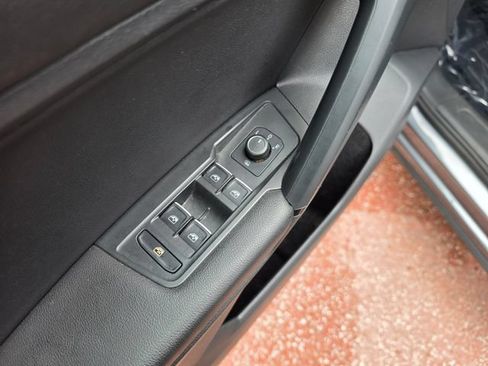 Used 2019 Volkswagen Tiguan SE w/ Panoramic Sunroof Package AWD/4WD image 11