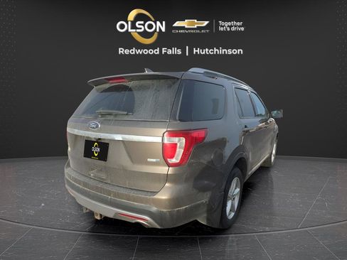 Used 2016 Ford Explorer XLT w/ Equipment Group 202A image 5