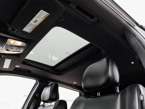 Used 2020 Jeep Grand Cherokee Altitude RWD image 5