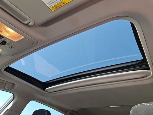 Used 2017 Toyota RAV4 XLE AWD/4WD image 17
