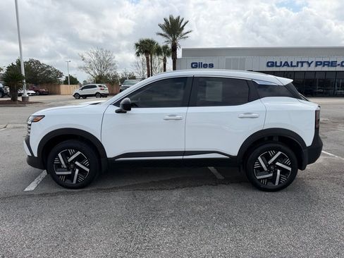 Used 2026 Nissan Kicks SV image 2