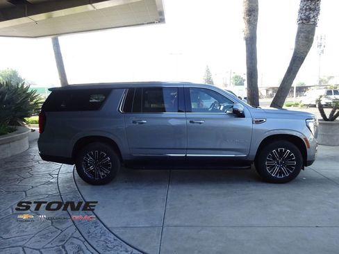 New 2026 GMC Yukon XL Elevation image 9
