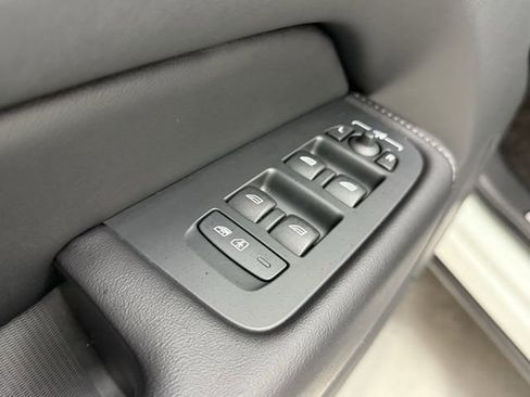 Certified 2023 Volvo XC60 B5 Ultimate w/ Climate Package image 11