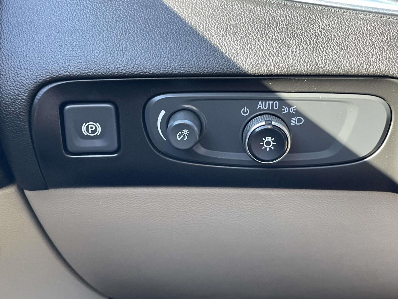 Used 2021 Buick Enclave Essence w/ Sound and Sites Package FWD image 20