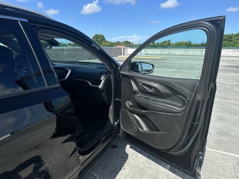 Used 2024 GMC Terrain SLT AWD/4WD image 23