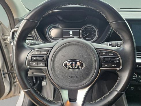 Used 2020 Kia Niro LXS image 11