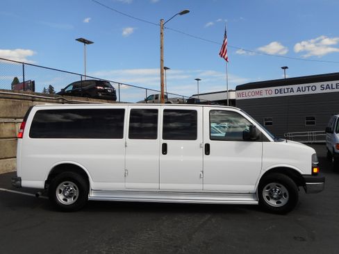 Used 2016 Chevrolet Express 3500 LT w/ LT Preferred Equipment Group image 5