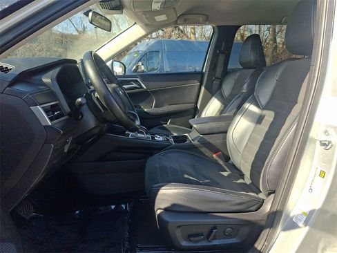 Used 2024 Mitsubishi Outlander SE image 16