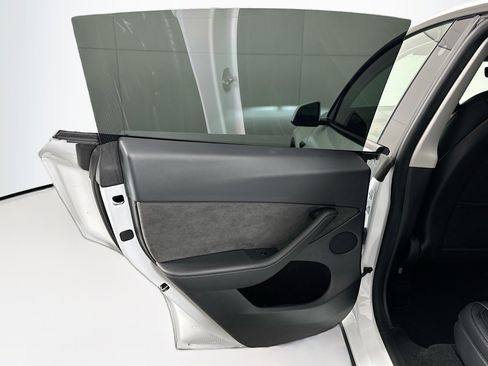 Used 2023 Tesla Model Y Long Range image 24