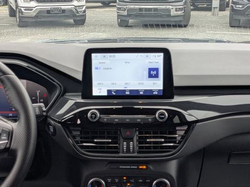 Used 2025 Ford Escape ST-Line Select image 18