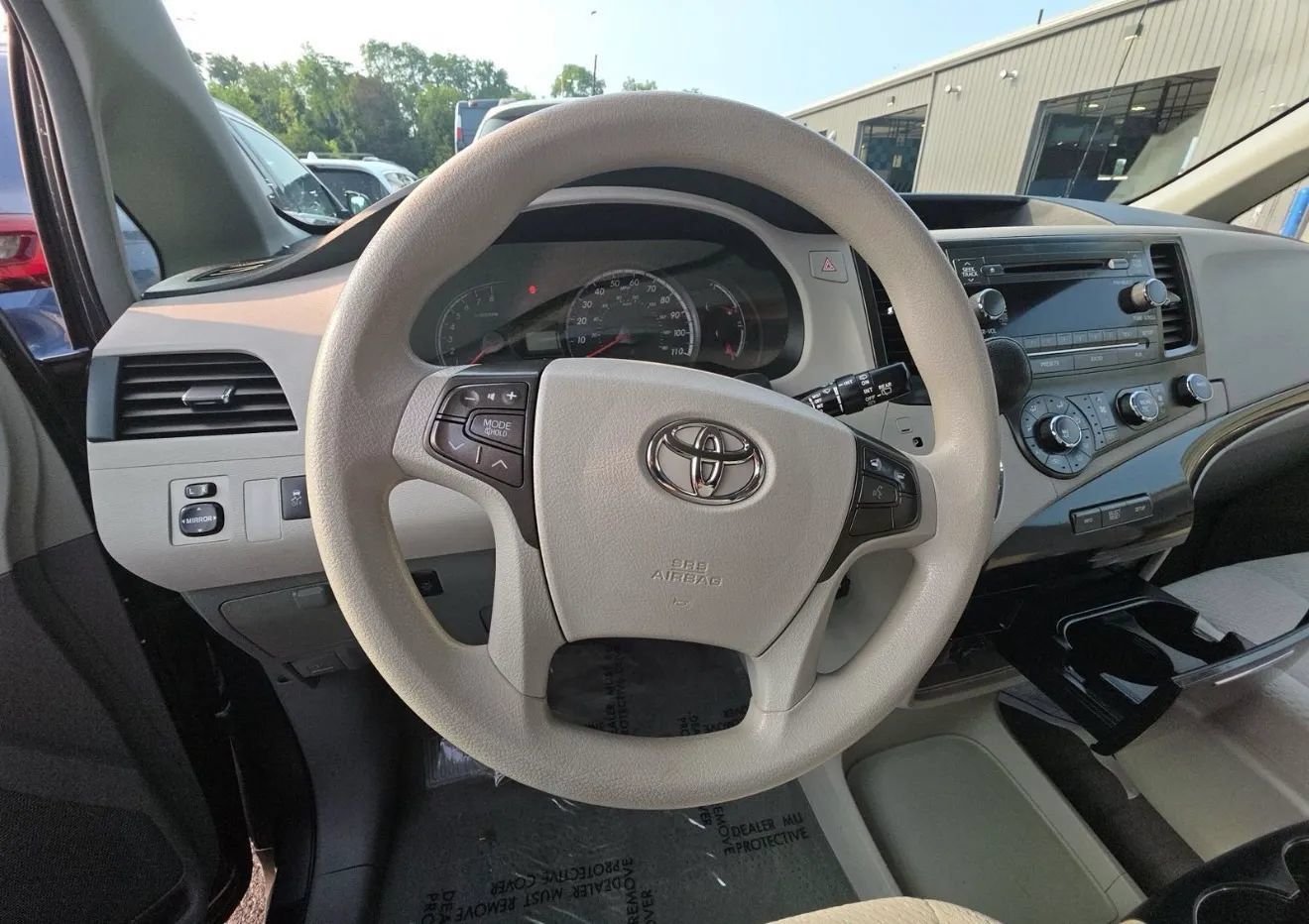 Used 2012 Toyota Sienna LE FWD image 11