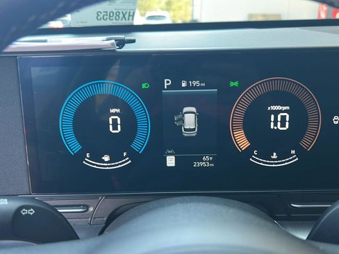 Used 2025 Hyundai Kona SEL image 23