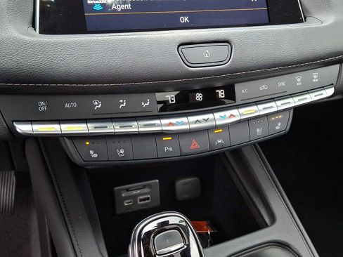 Used 2023 Cadillac XT4 Premium Luxury AWD/4WD image 17