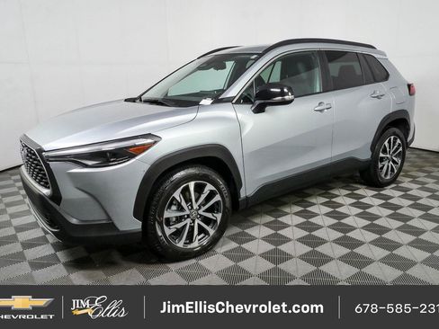 Used 2025 Toyota Corolla Cross XLE FWD image 25
