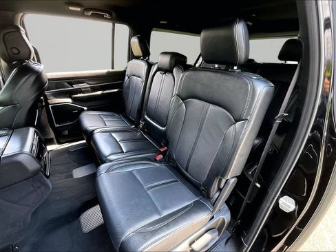 Used 2024 Jeep Wagoneer L Series II w/ Flexible Seating Group AWD/4WD image 16