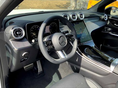 Certified 2025 Mercedes-Benz GLC 300 4MATIC image 9