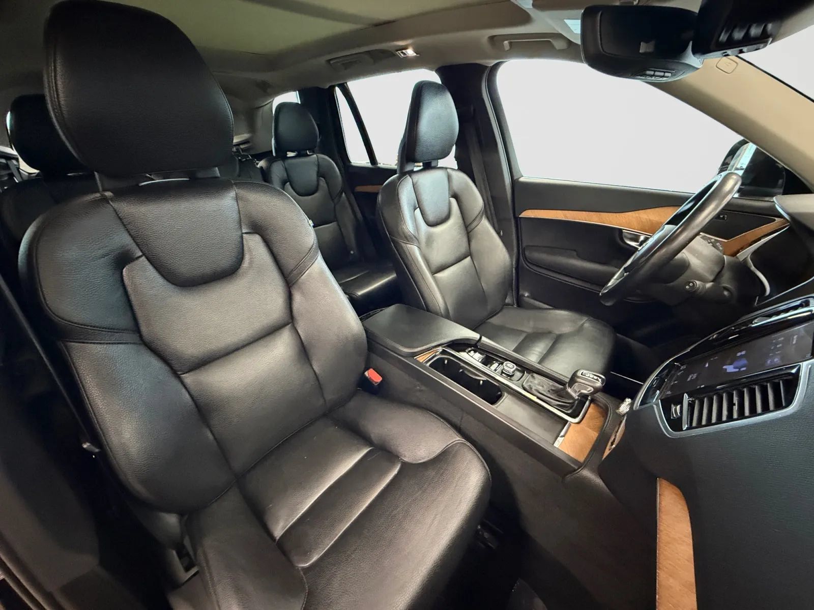 Used 2021 Volvo XC90 T6 Momentum w/ Advanced Package AWD/4WD image 23