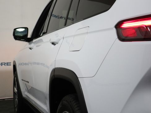 Certified 2021 Jeep Grand Cherokee L Limited w/ Luxury Tech Group II image 10