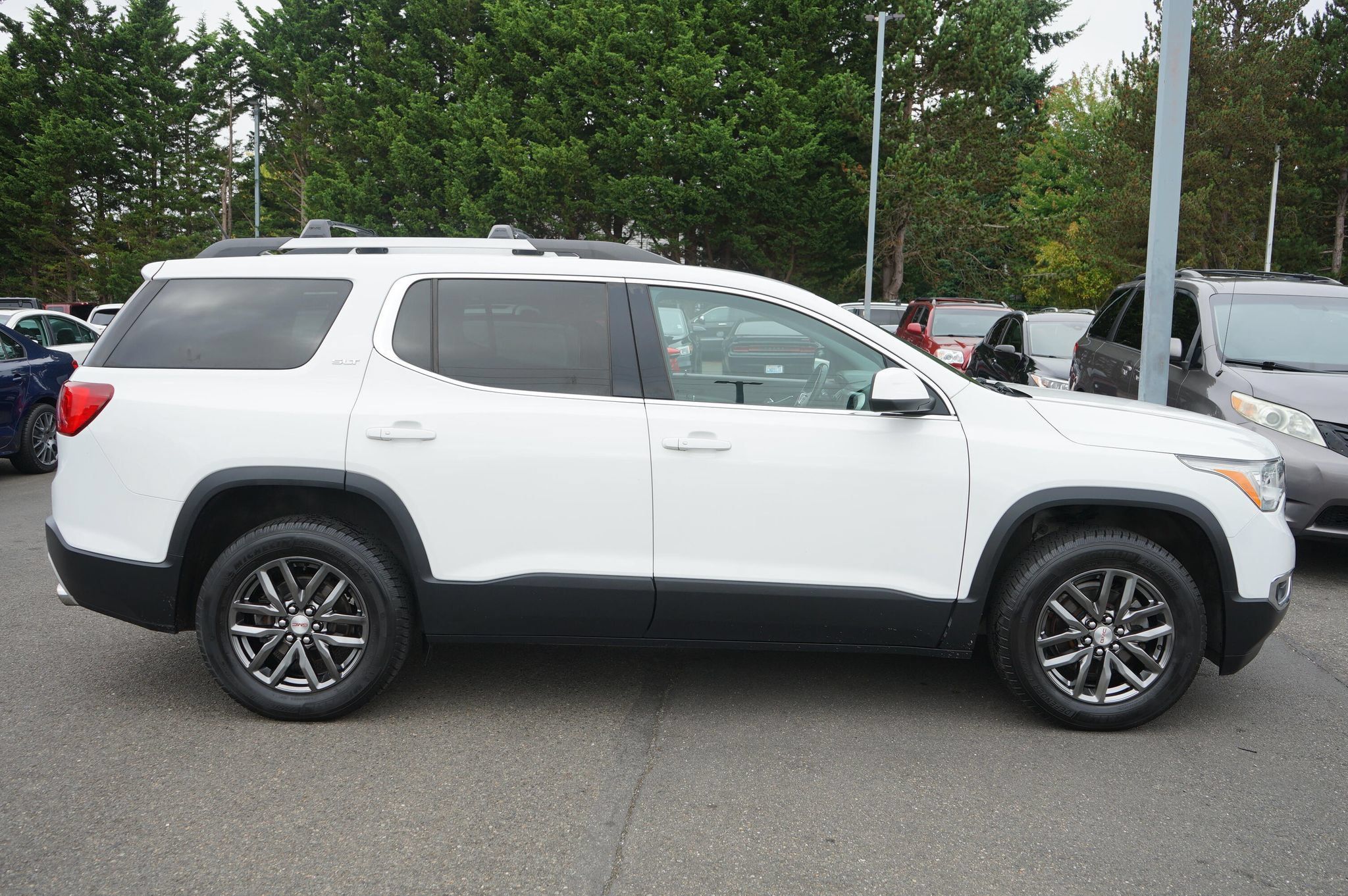 Used 2017 GMC Acadia SLT AWD/4WD image 6