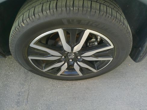 Used 2019 Honda Pilot Touring image 10