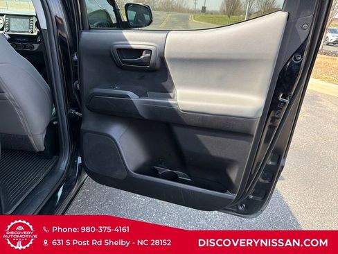 Used 2022 Toyota Tacoma SR image 32