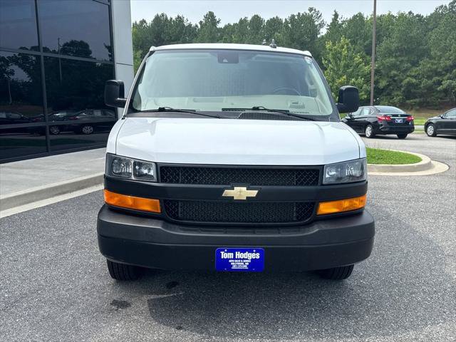 Used 2020 Chevrolet Express 3500 w/ Driver Convenience Package RWD image 2