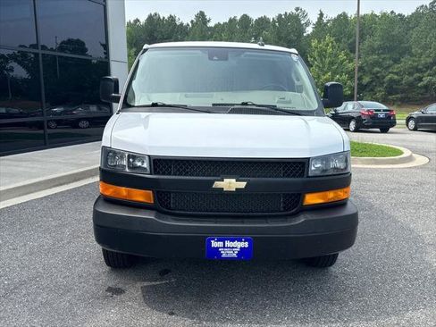 Used 2020 Chevrolet Express 3500 w/ Driver Convenience Package RWD image 2