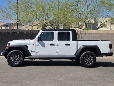 Used 2025 Jeep Gladiator Sport AWD/4WD image 5