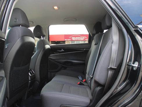 Used 2018 Kia Sorento FWD image 14