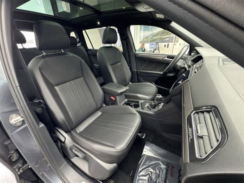 Used 2022 Volkswagen Tiguan SE R-Line image 27