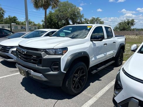 Used 2024 Chevrolet Colorado Trail Boss w/ Technology Package AWD/4WD image 8