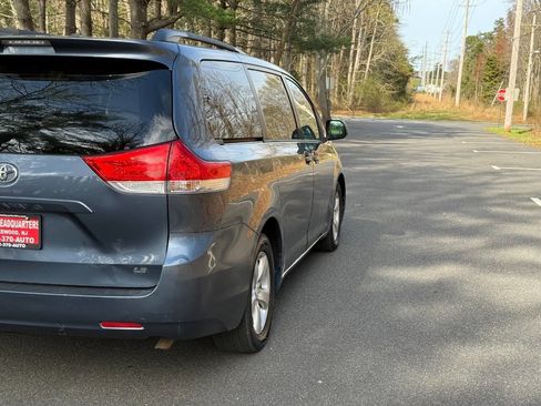 Used 2014 Toyota Sienna LE image 6