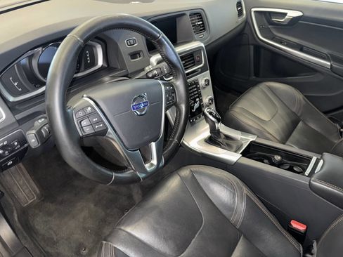 Used 2018 Volvo V60 T5 Cross Country Platinum image 28
