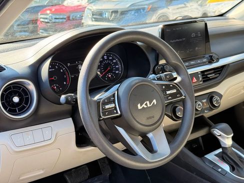 Used 2022 Kia Forte LXS w/ LXS Technology Package FWD image 24