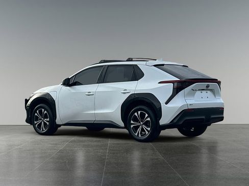 Used 2024 Toyota bZ4X XLE w/ Weather Package image 5