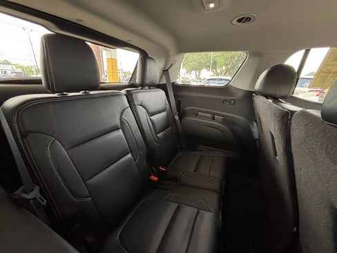Used 2023 GMC Acadia SLE FWD image 48