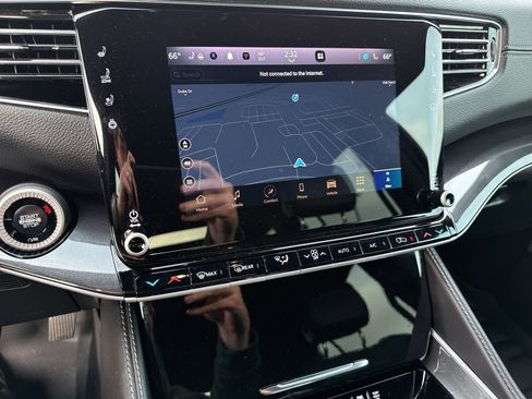 Used 2024 Jeep Wagoneer 4WD w/ Premium Group I image 8