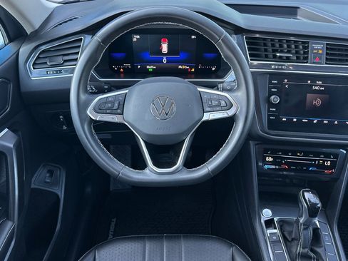 Used 2022 Volkswagen Tiguan SE image 17