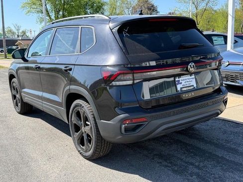 New 2026 Volkswagen Taos SE AWD/4WD image 3